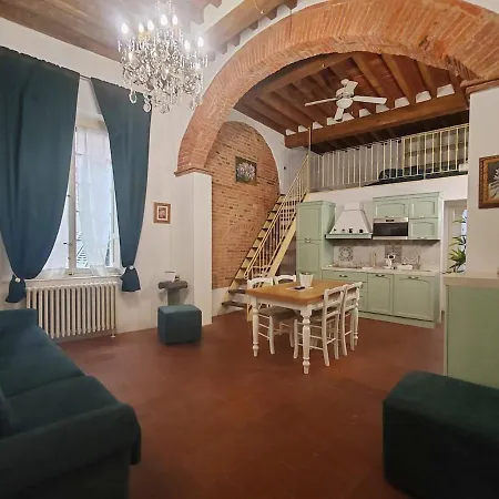 Corte Pini Deluxe In Historic Center Of Apartment