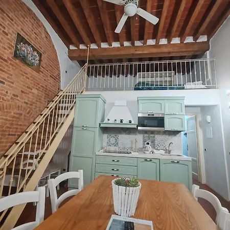 Corte Pini Deluxe In Historic Center Of Apartment *