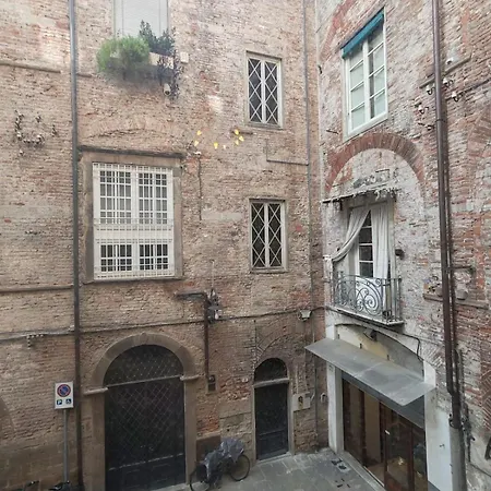Corte Pini Deluxe In Historic Center Of Apartment